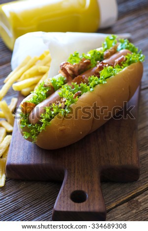 Hotdog with bacon
