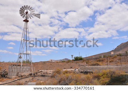 Photo Picture of a Classic Vintage Windmill 