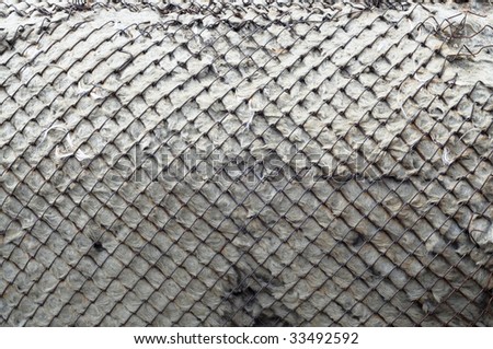 Rusty lattice covering a material