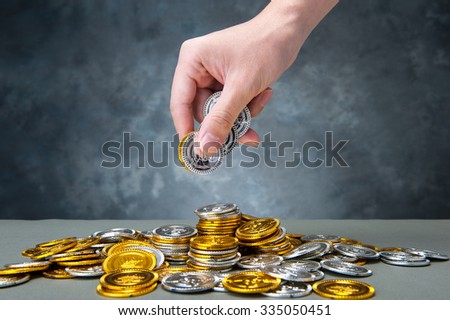 Coins fall from the hands, a lot of money