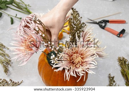 How to make a Thanksgiving centerpiece - step by step: step by step: shorten flowers and put them into the floral foam.