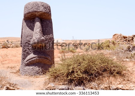 Photo Picture of a Classic Style Moai Mask
