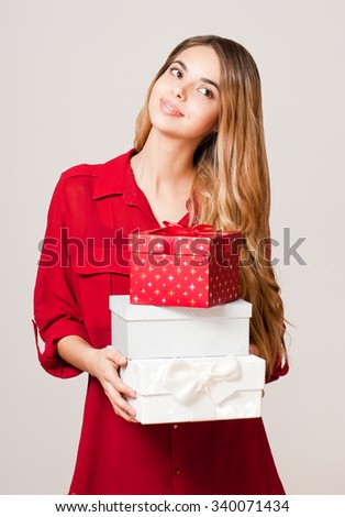 Portrait of a gorgeous young woman with decorative gift boxes.
