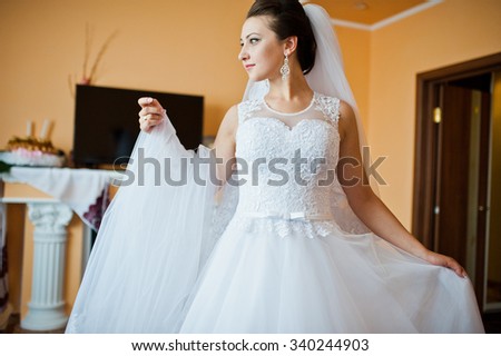 young brunette bride preparation on her room