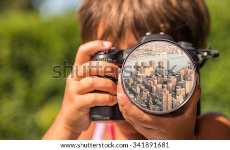 Young girl taking photos of New York by professional digital camera.