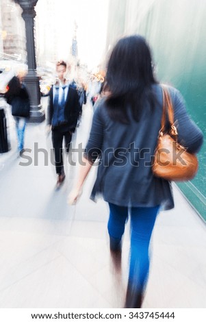 picture of a people on the move in the city with camera made zoom and blur effect