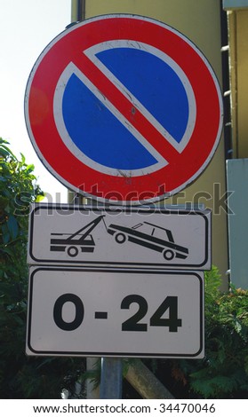 Waiting prohibited traffic sign