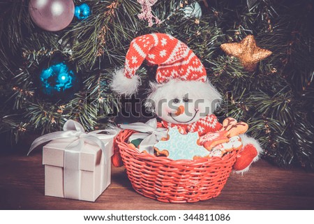 Basket with gingerbread cookies and gift box, toned