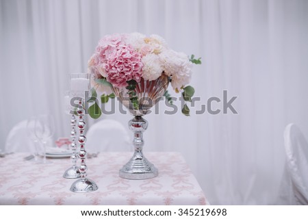 vase decorative of rose flower on the wedding table