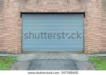 Roll-up warehouse door