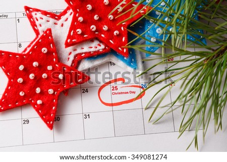 Coming xmas day. Highlighting christmas date on calendar