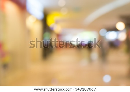 Blur image of people at shopping mall with bokeh.