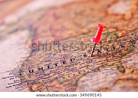 Map of USA with a red pushpin stuck