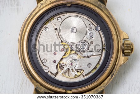The mechanism of old mechanical watches army