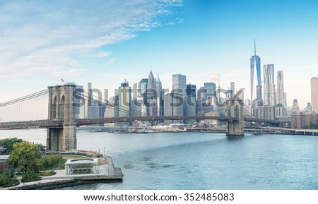 The Brooklyn Bridge and Downtown Manhattan, New York City.