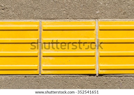 Yellow guiding block brick floor pattern