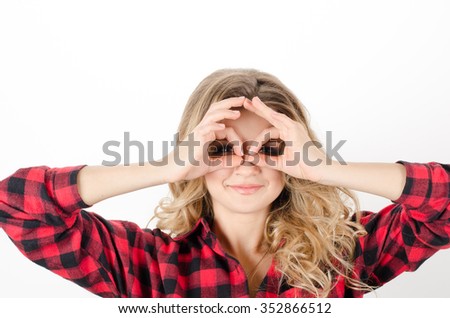 girl making binoculars hands
