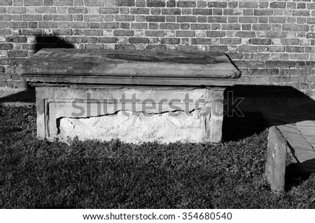 Black and white picture of a grave  next to church in Williamsburg colonial town in Virginia in the United States of America