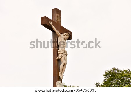 Photo Picture of a Classic Christian Statue in Avignon