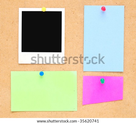 color empty notes on wooden background