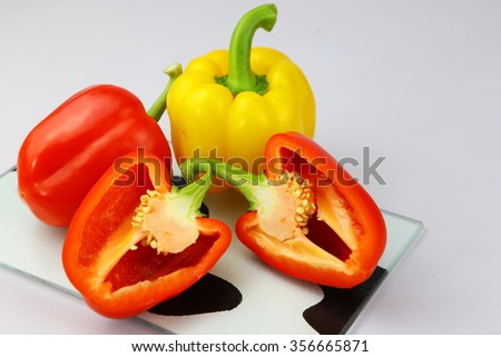 the bell pepper, the sweet pepper, Capsicum frutescens grossum