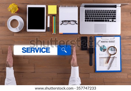 Businessman working on desk - SERVICE concept