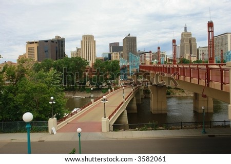 A picture of the St. Paul skyline from bridges in downtown