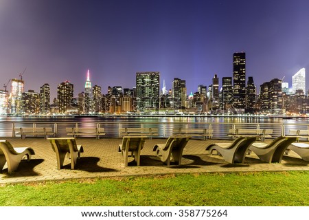 Benches along Gantry Park with the New York City skyline view in the background.