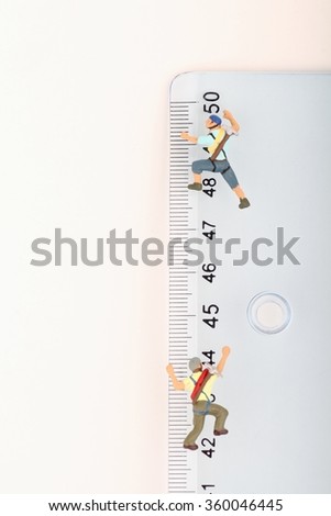 climbers miniatures on a ruler