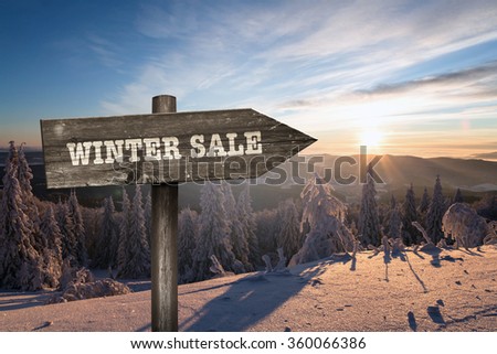 Sign in the direction of the winter sales.