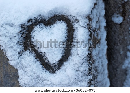 heart on snow 