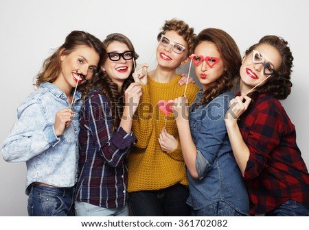 hipster girls best friends ready for party