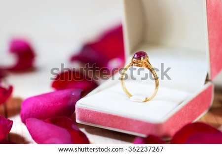 Golden ring on pile of red petal rose / Image style blur, Select focus