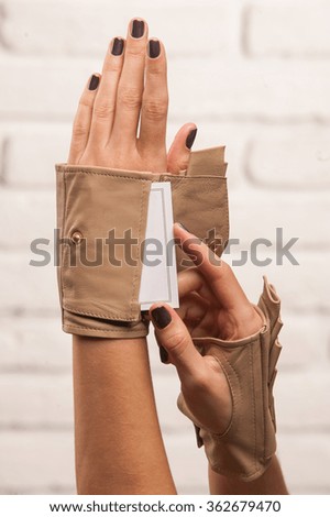 fashion gloves, oat colour leather fashion glove with secret pocket for cash or cards, handcrafted, made out of carefully selected, soft Italian leather.