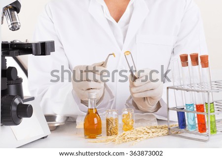 Scientists Research Extraction Rice bran oil In the lab