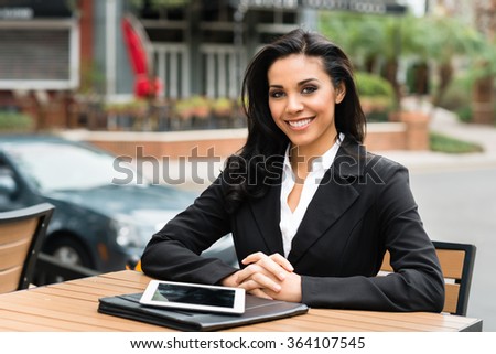 Young businesswoman in her twenties outdoors working