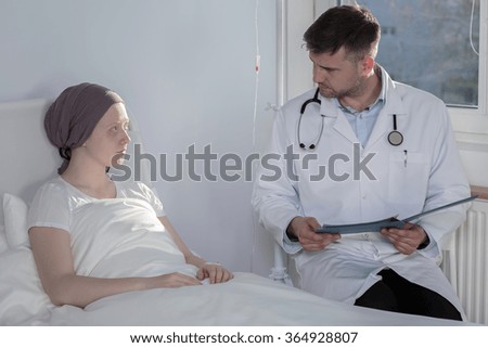 Picture of a doctor talking with his patient