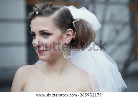 Close up beautiful bride, lifestyle, outdoors