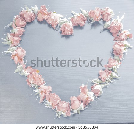 image of Heart-shaped pink roses