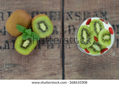 Yogurt with kiwi and goji berry