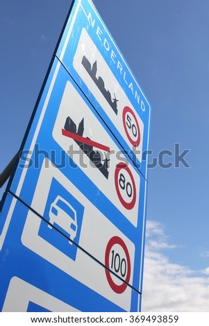Dutch road sign: information at customs (translation: Netherlands)