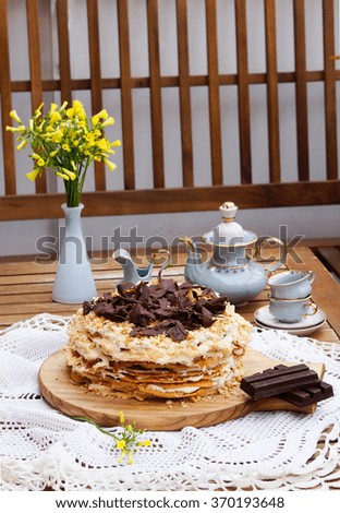 napoleon cake with chocolate flakes, many layers cake