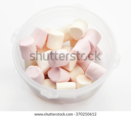 marshmallow in bowl on white background (clipping path)