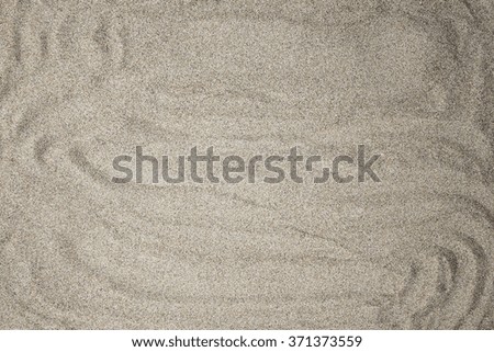 footprints in  sand,  effect of free movement