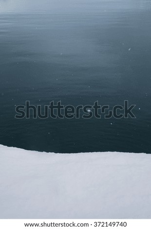 Snowing on the Pacific Ocean 