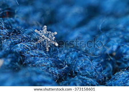 Natural snowflake blue background