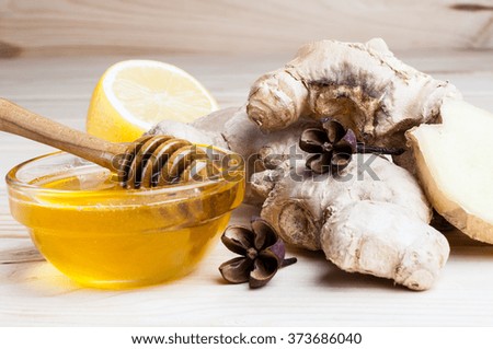 The one-piece and sliced ginger, honey and lemon on the desk