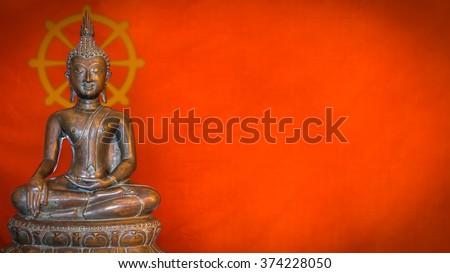 Thai Buddha statue background blur 16:9 vignetted