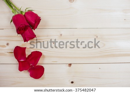 Red roses on wooden board