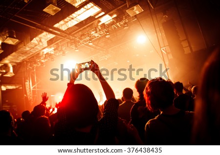 The smartphone in the hands of a concert